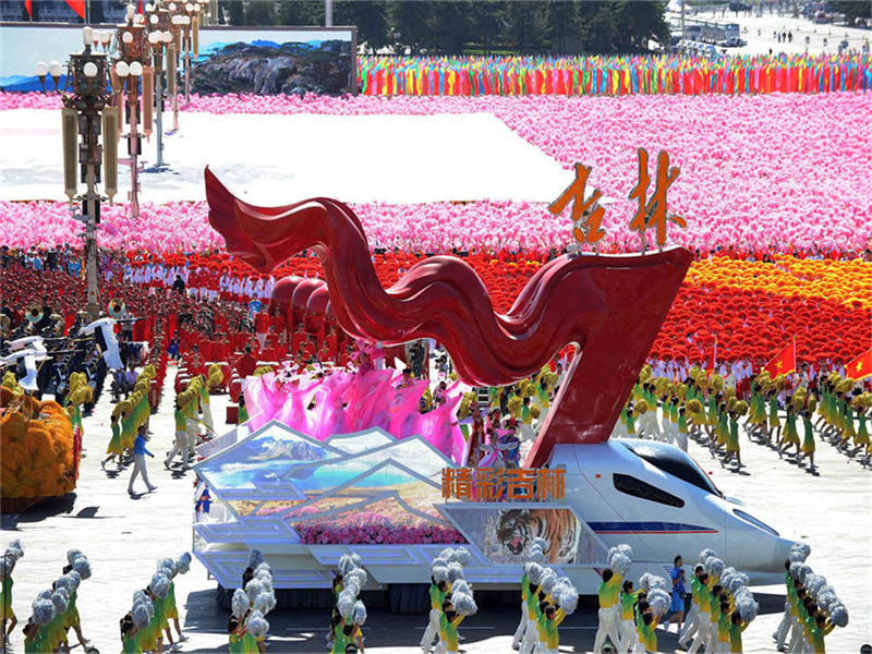 國慶60周年“精彩吉林”國慶彩車.jpg